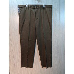 New Men’s Dockers Signature Khaki Pleated Pants Straight Fit 40x32 NWT
